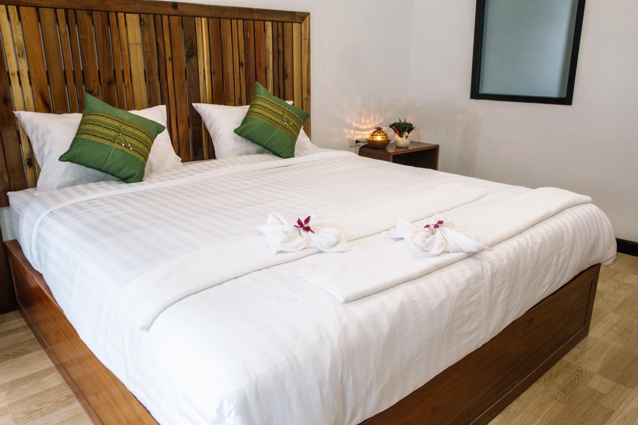 Billabong Hotel And Cafe Baan Tai Buitenkant foto
